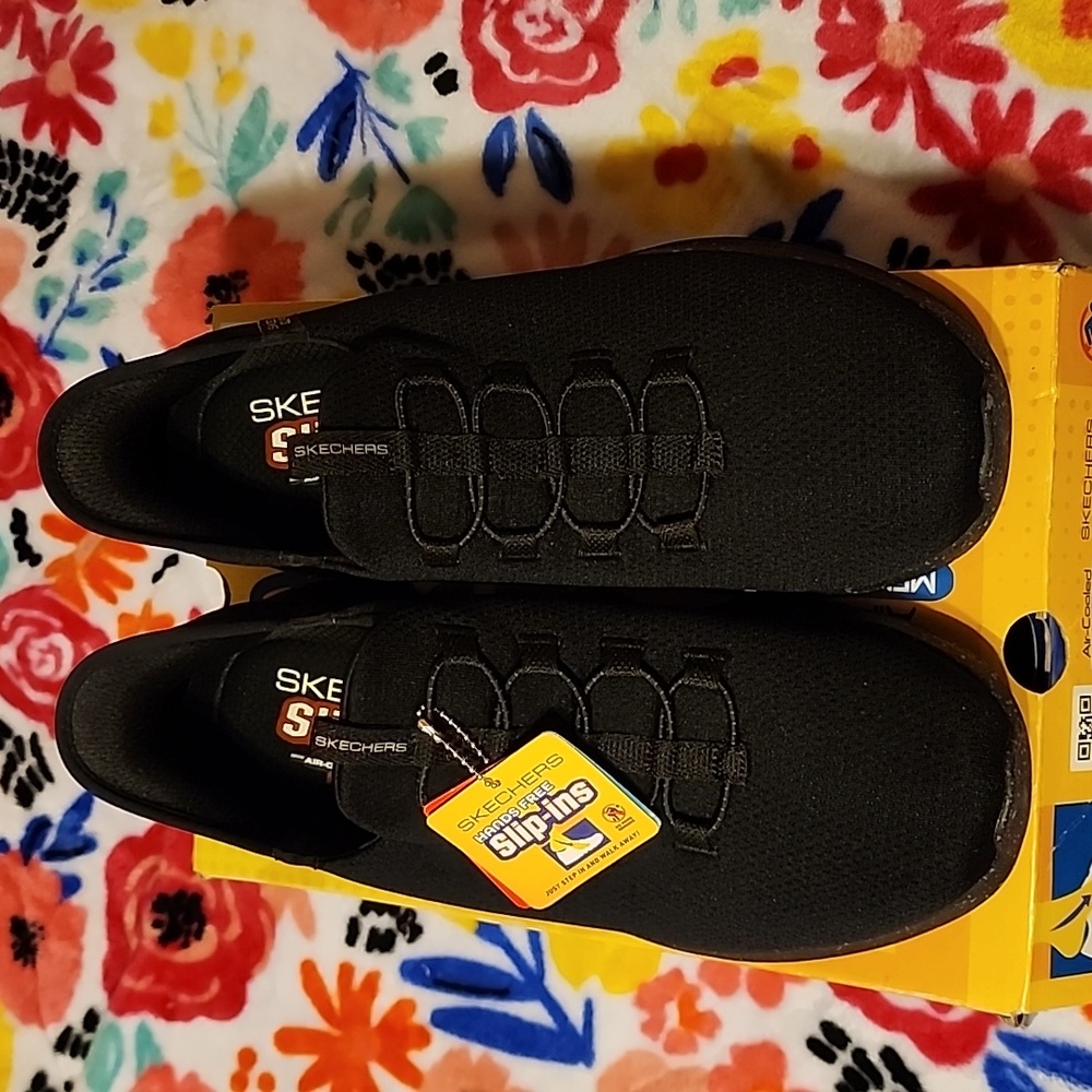 MES New In Box Skechers Slip-Ins - Picture 2 of 5